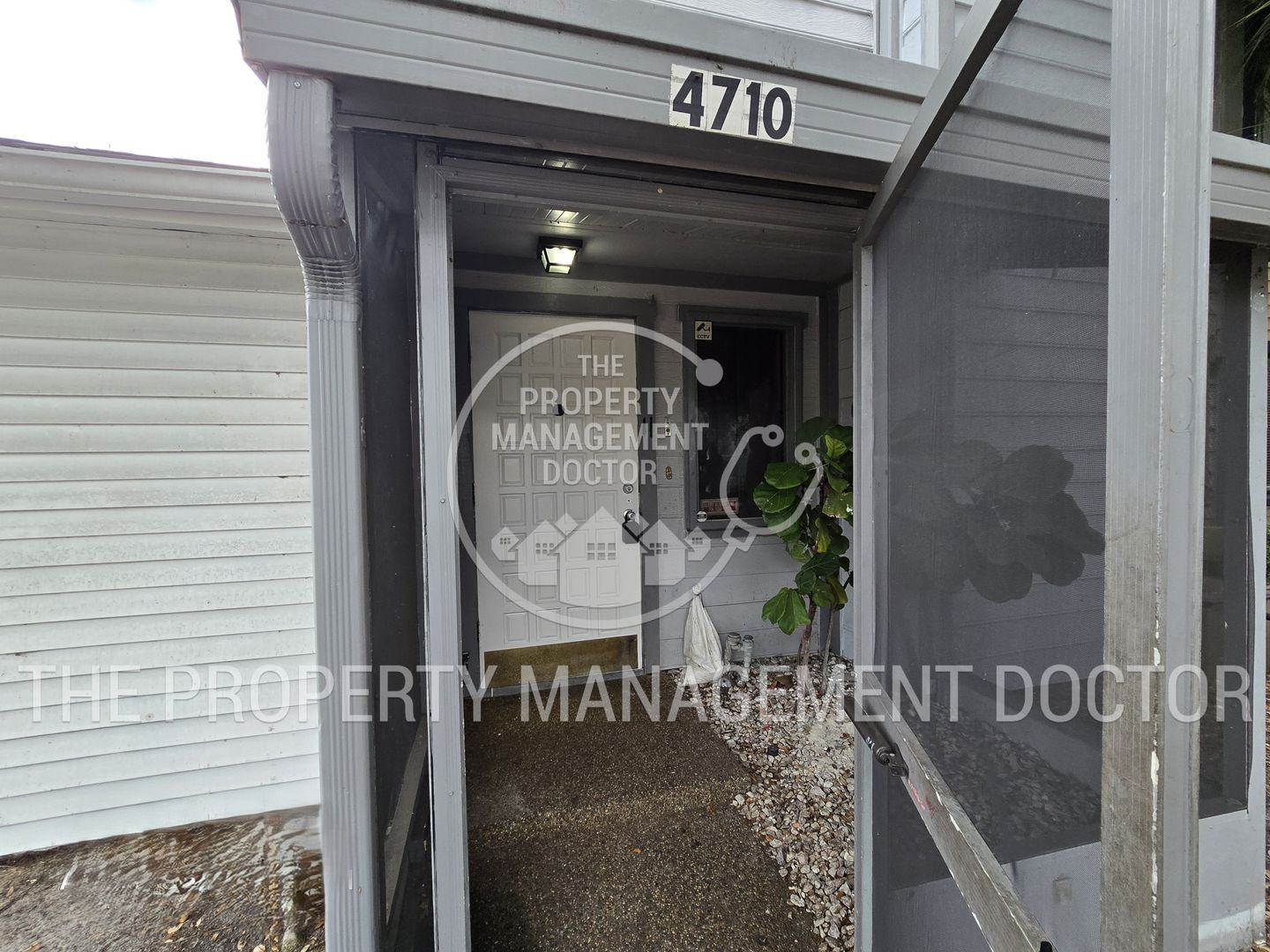 Tampa House: 4710 Stonepointe Place
