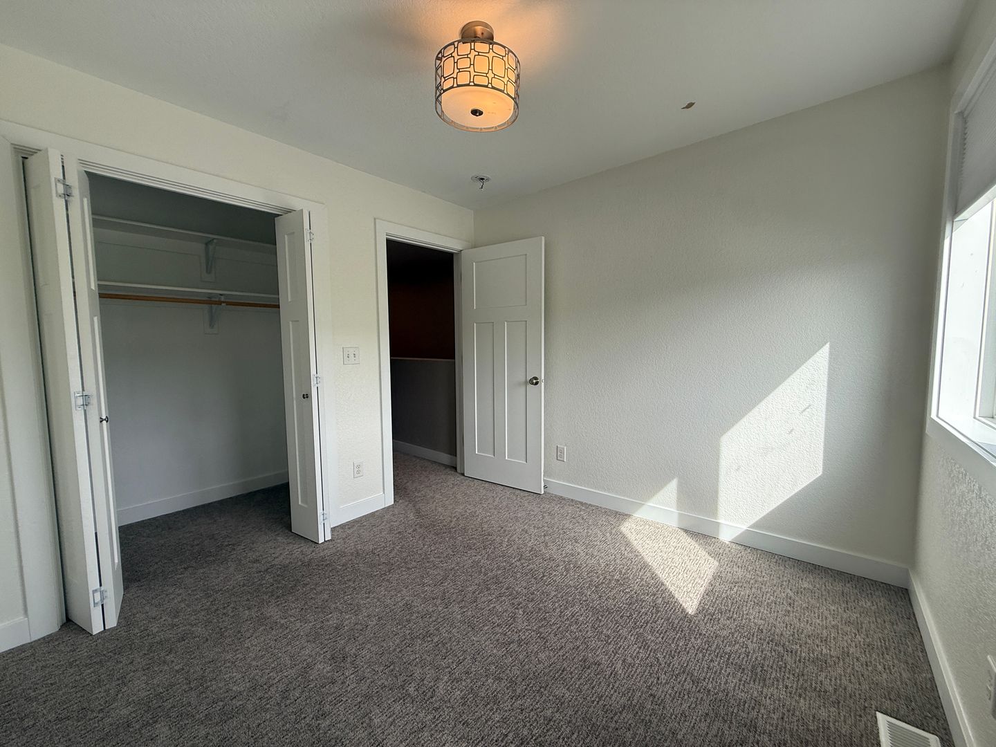 2501 6th Avenue NW 23 of 26