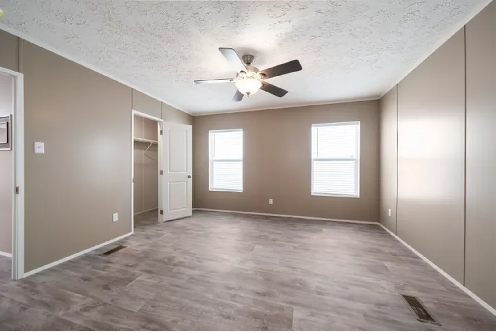 Mandan House: 1010 1st St SE