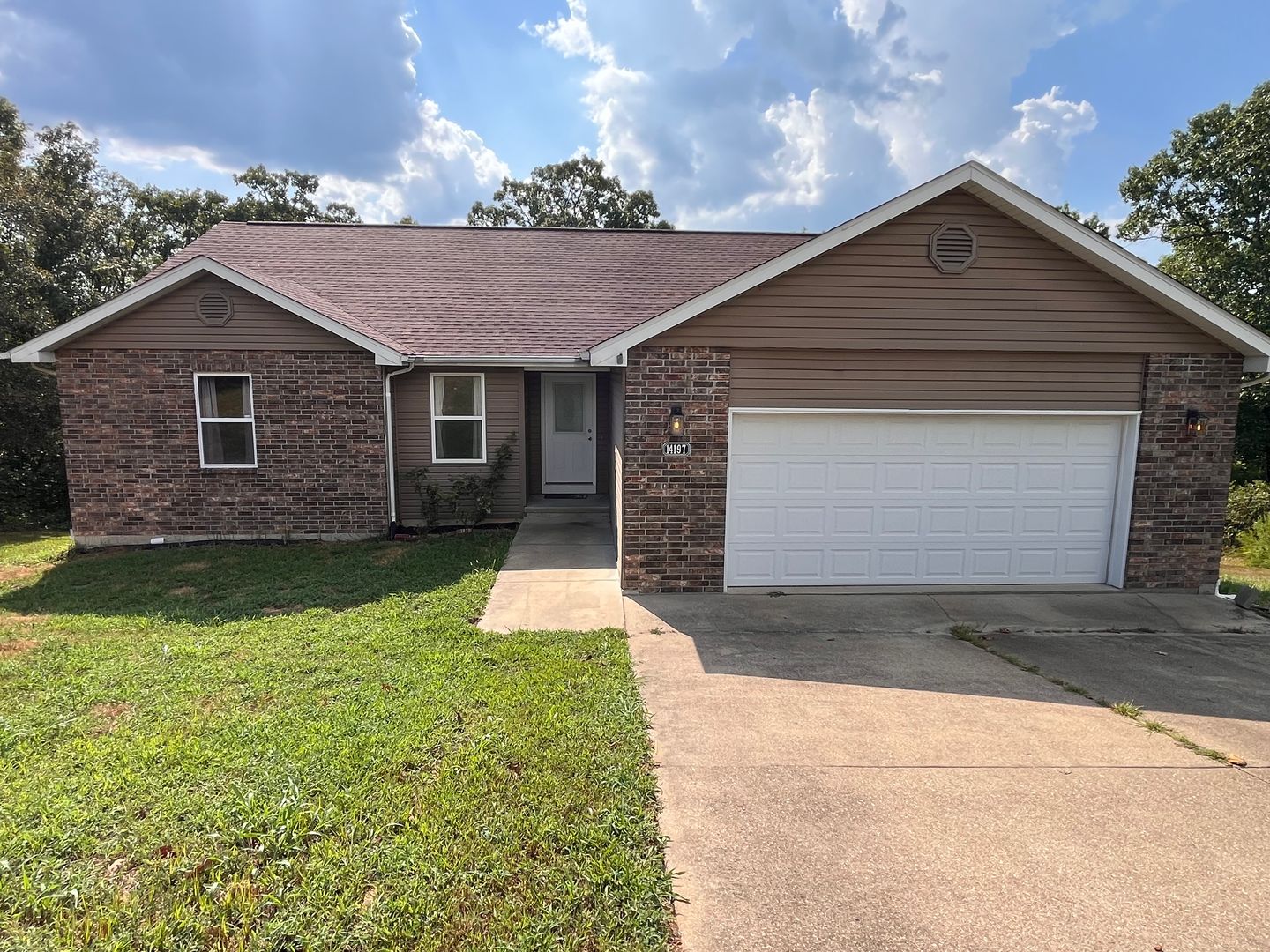 Dixon House: 14197 Hopi Ln