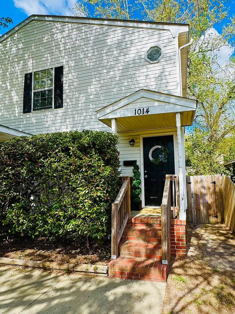 Norfolk House: 1014 E Balview Ave