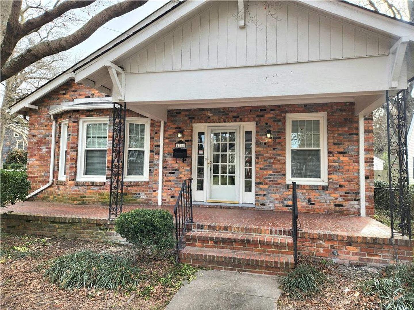 Norfolk House: 1914 Claremont Avenue