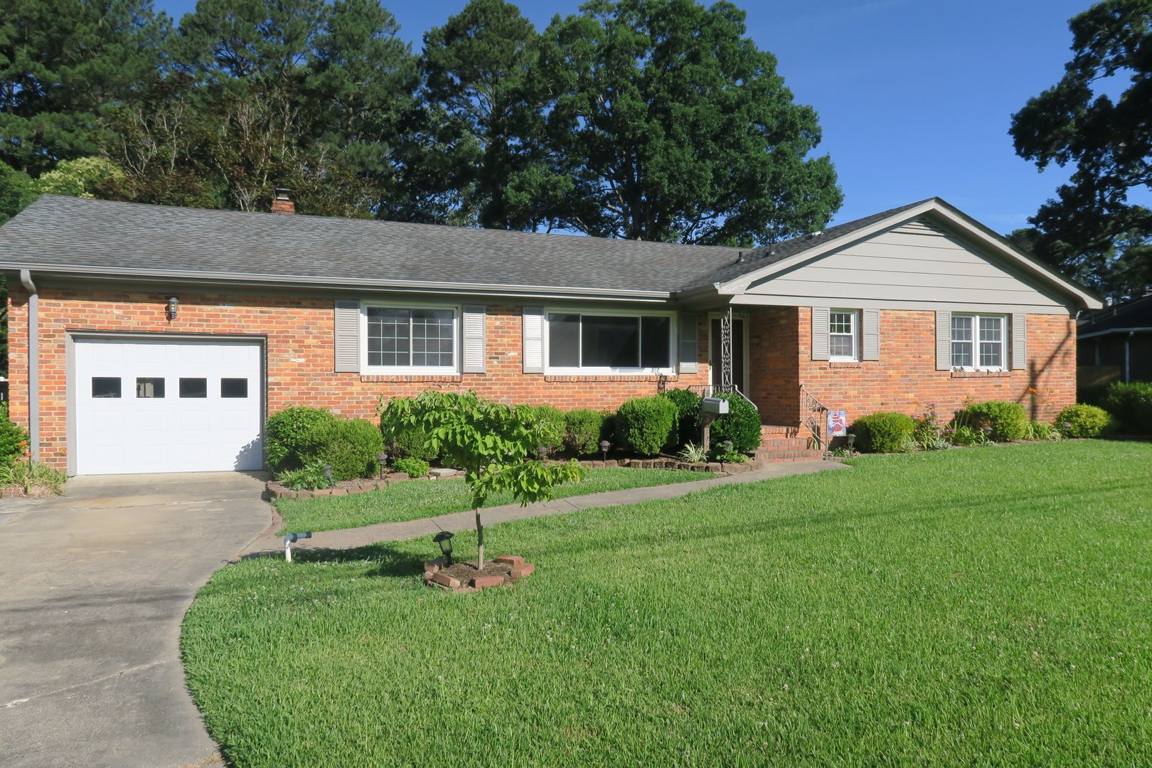 Virginia Beach House: 1389 Lakeside Road