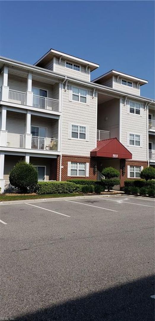 Virginia Beach Condo: 5212 Nuthall Drive #105 - 1