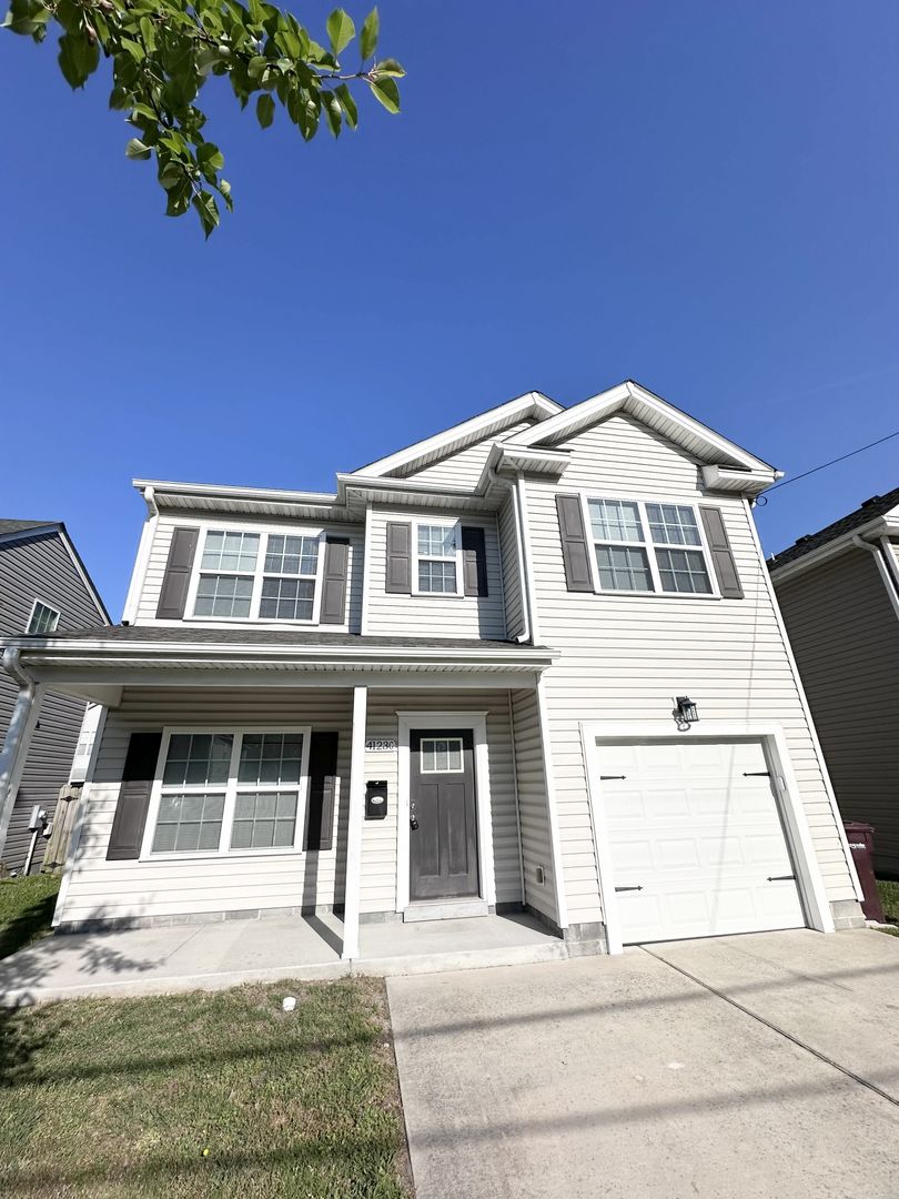 Chesapeake House: 4123C Everett St