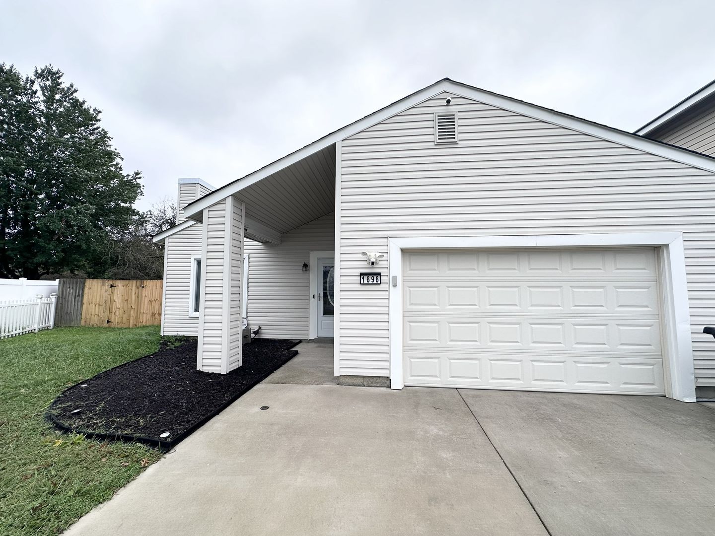 Virginia Beach House: 1696 Guthrie St.