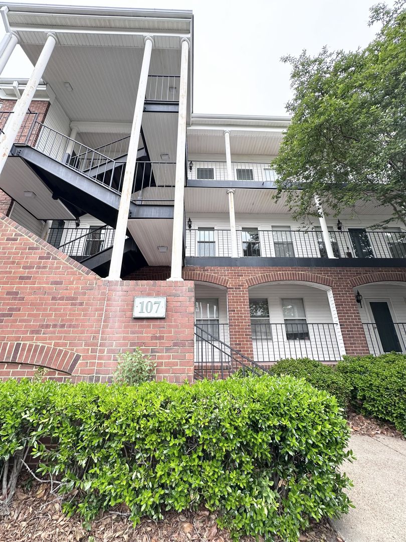 Norfolk House: 107 Westover Ave