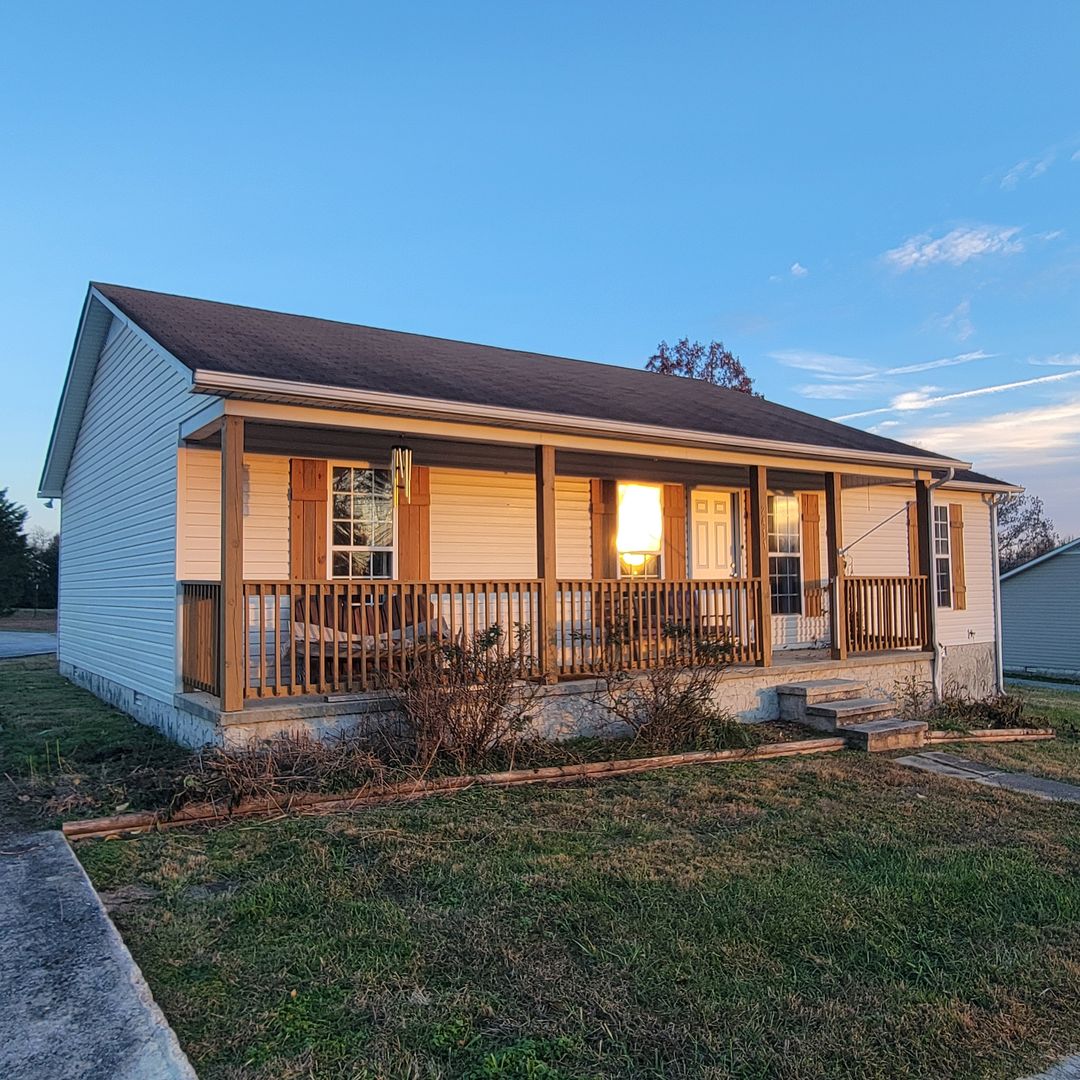 Cookeville House: 2411 Old Standing Stone Hwy