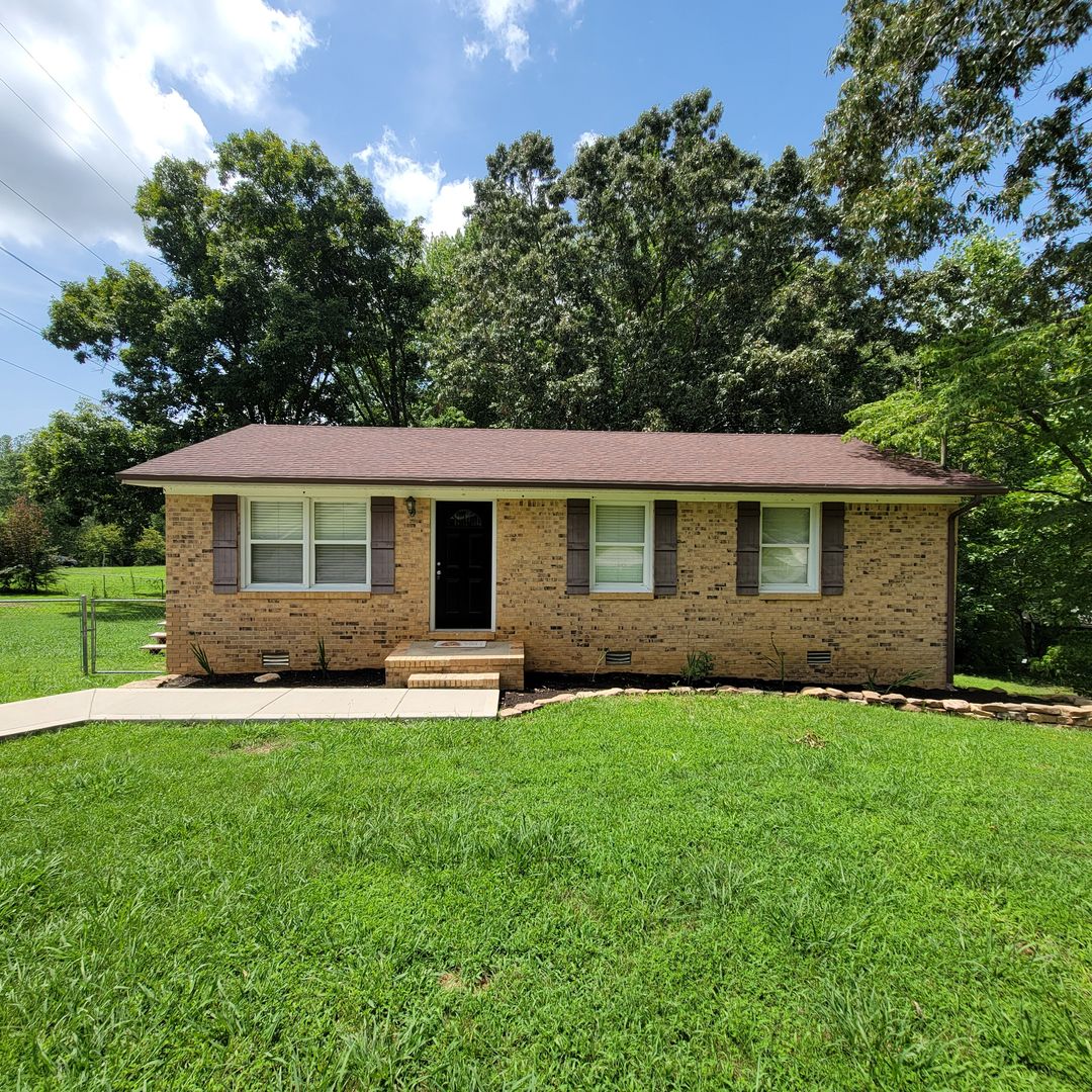 Cookeville House: 2128 Wildwood Rd