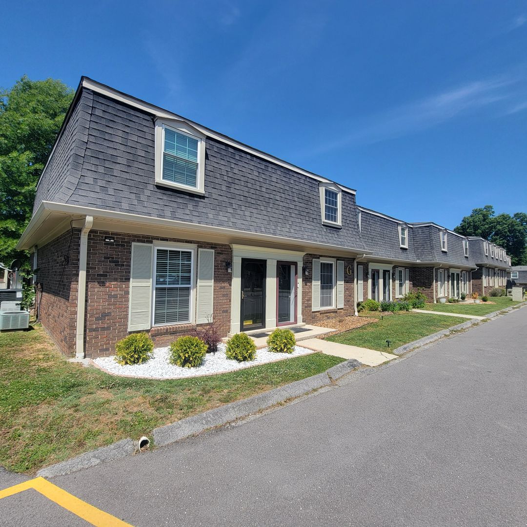 Cookeville House: 1010 Country Club Road
