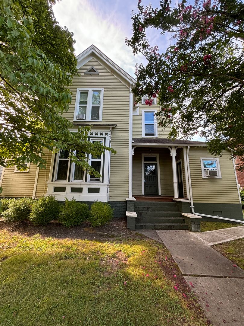 Knoxville Apartment: 1516 Highland Ave