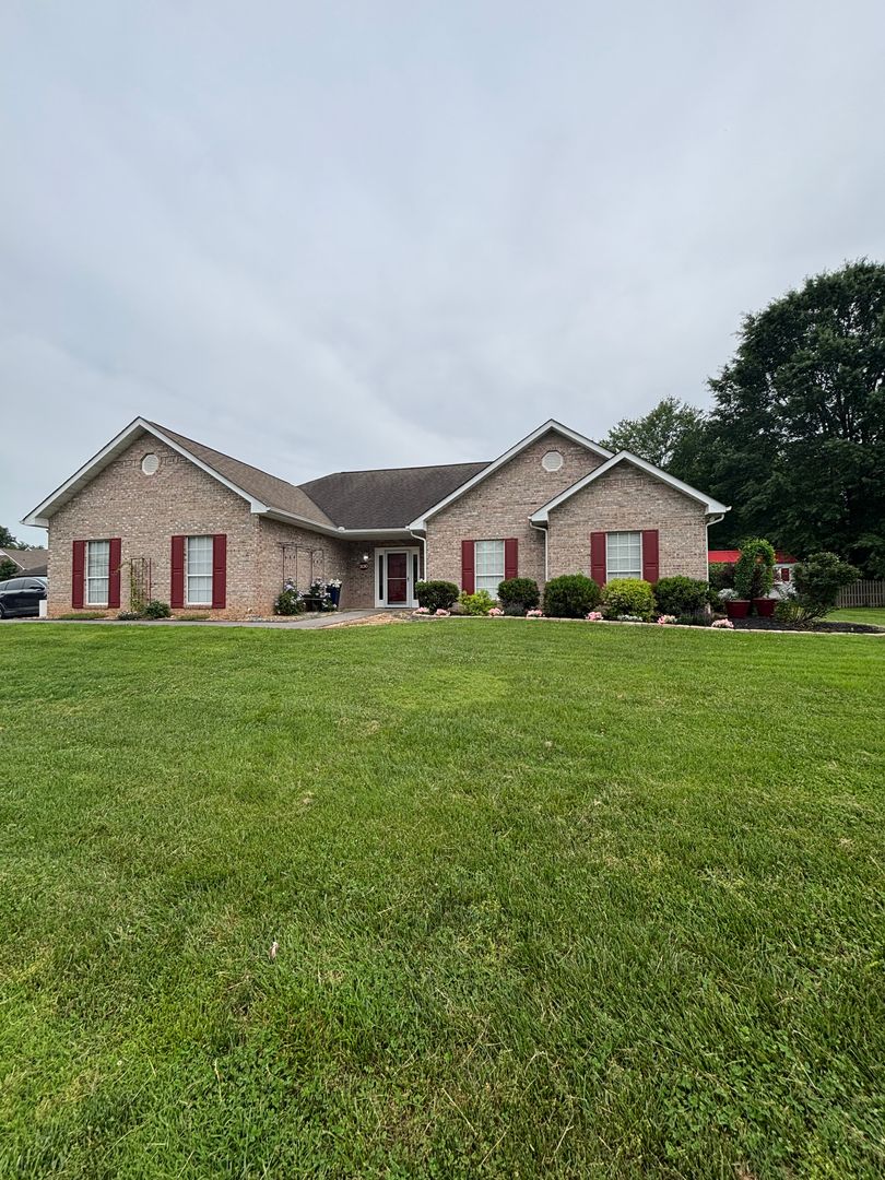 Maryville House: 2010 Argonne Dr