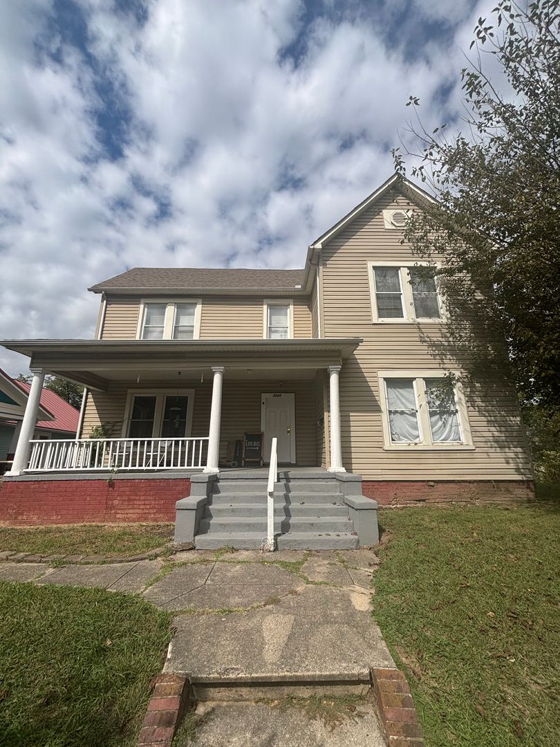 Knoxville Apartment: 2337 E 5th Ave