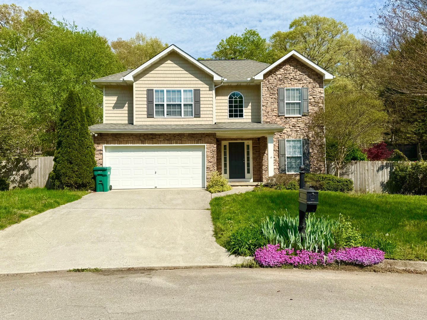 Knoxville House: 1744 Somersby Ln