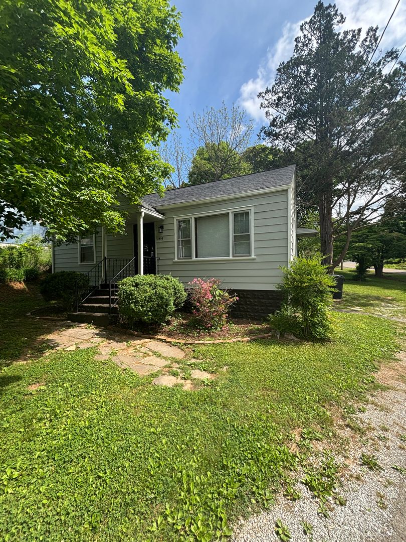 Knoxville House: 2408 Amber St