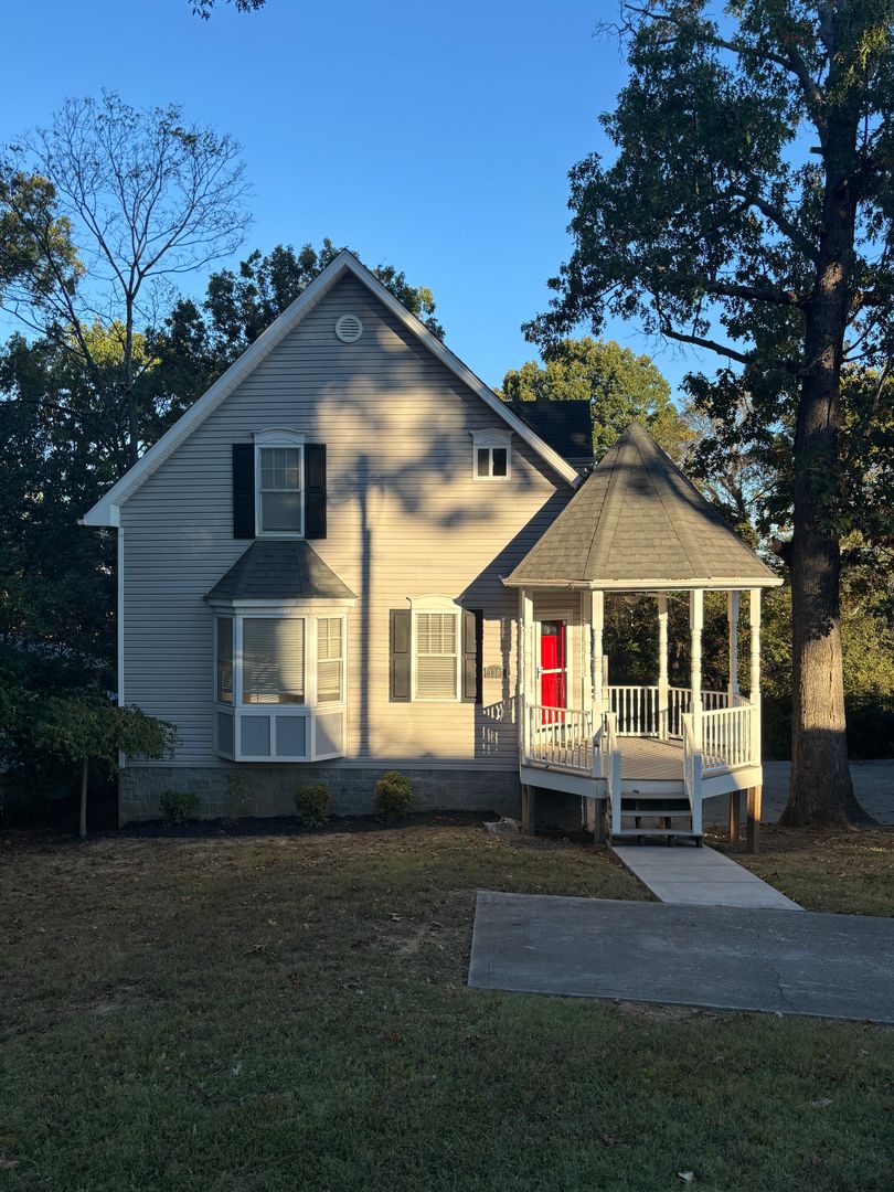 Maryville House: 1305 Forest Ave