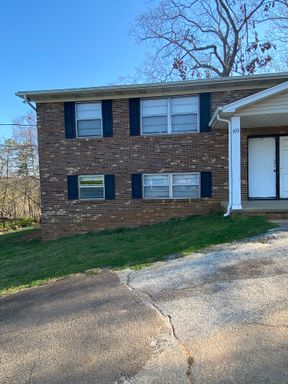 Townhouse in the heart of Knoxville!! – photo 1