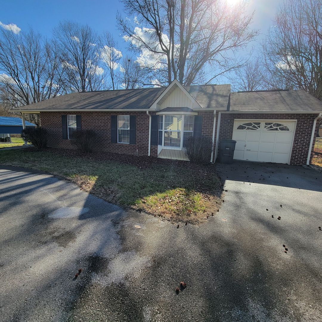 Cookeville House: 1535 Garden Ln