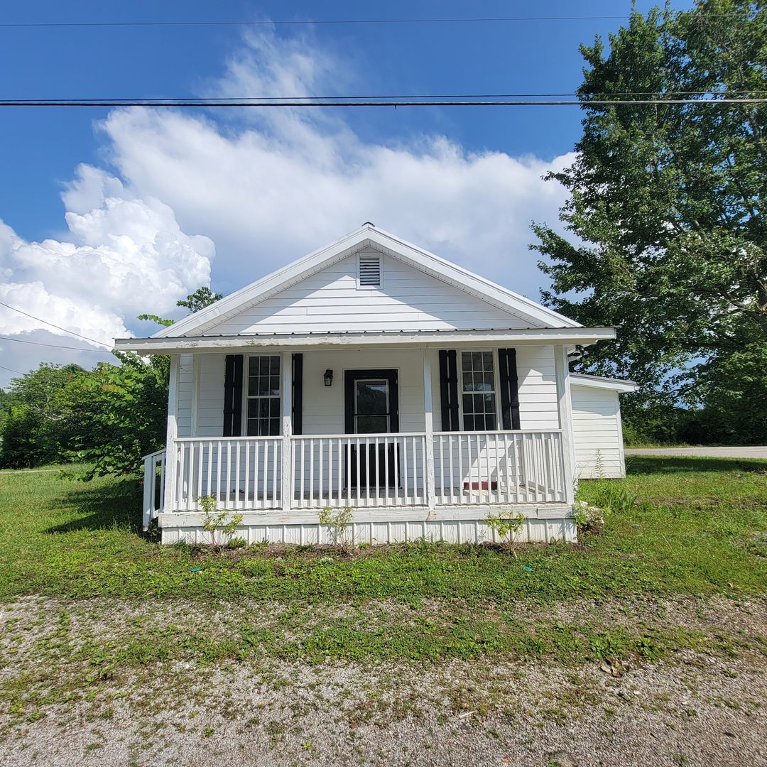 Sparta House: 9156 Crossville Hwy