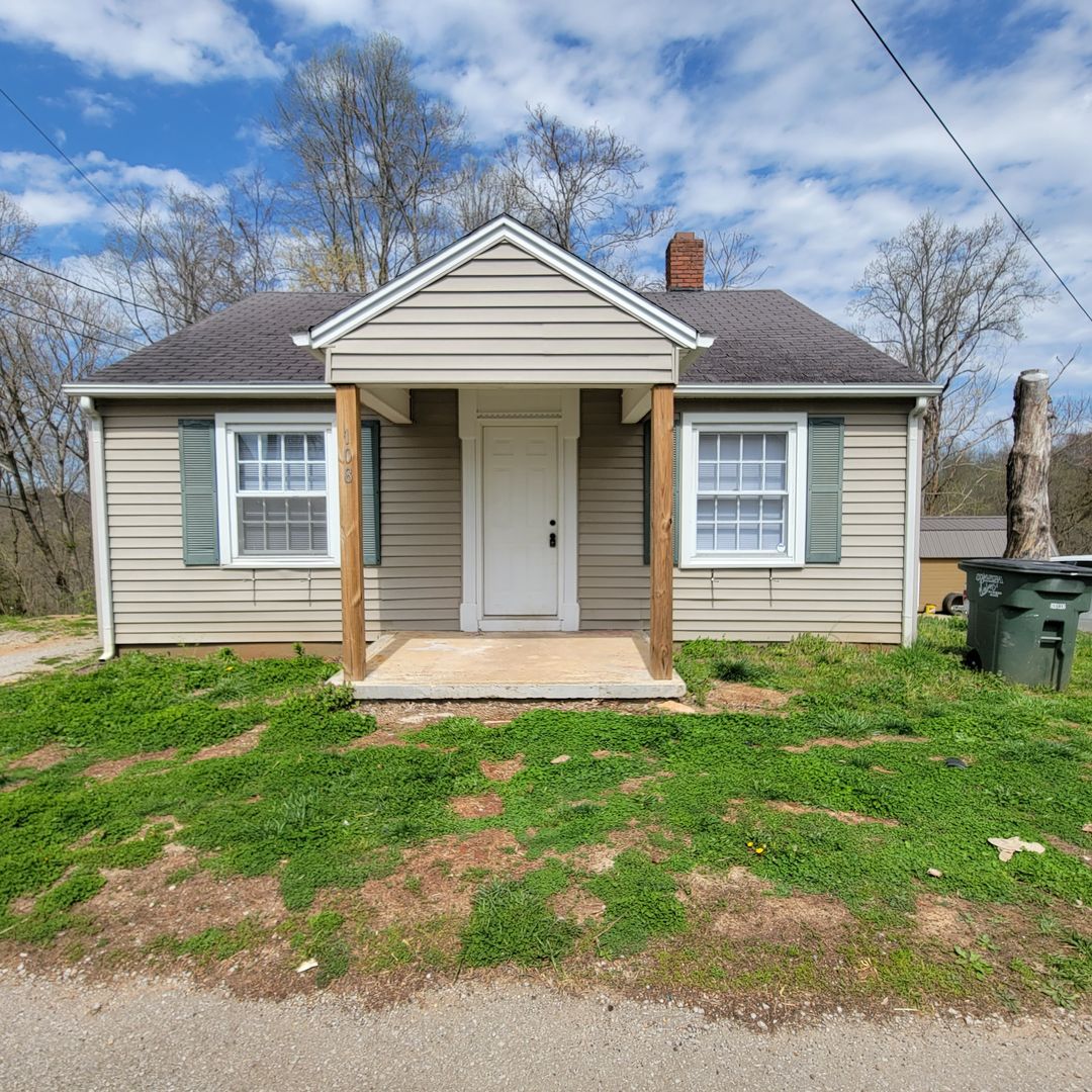 Sparta House: 108 Swindell St