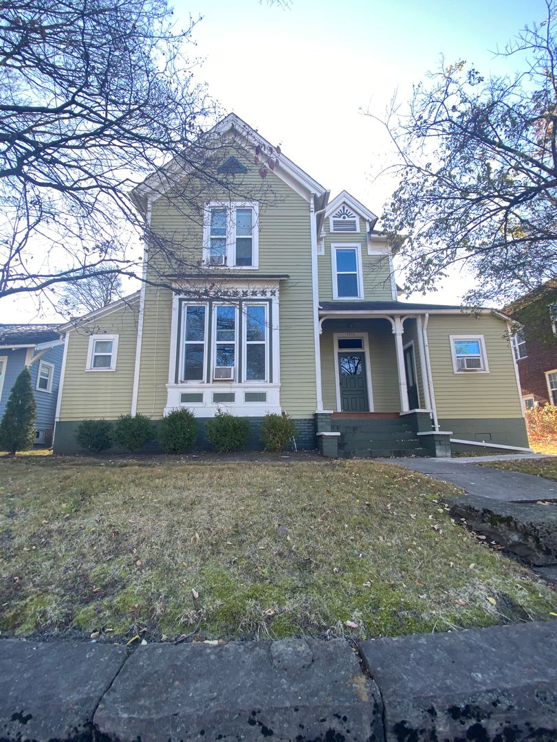 Knoxville Apartment: 1516 Highland Ave