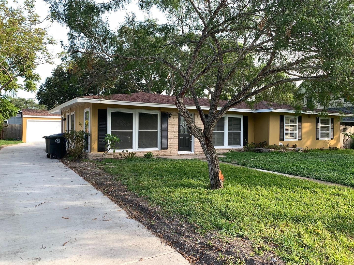 Corpus Christi House: 324 Pasadena Pl.