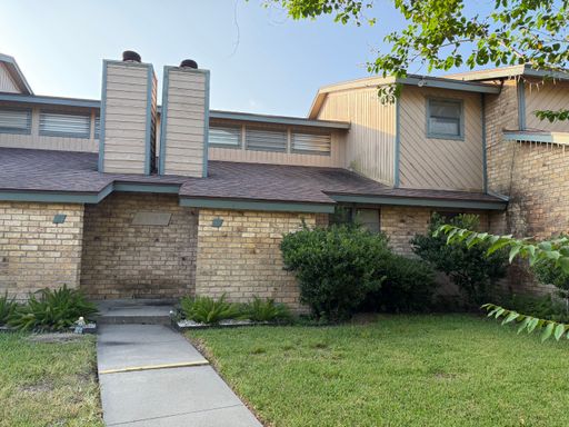 Tucked away in a quiet cul-de-sac, this inviting 2-bedroom, 2.5-bath – photo 1