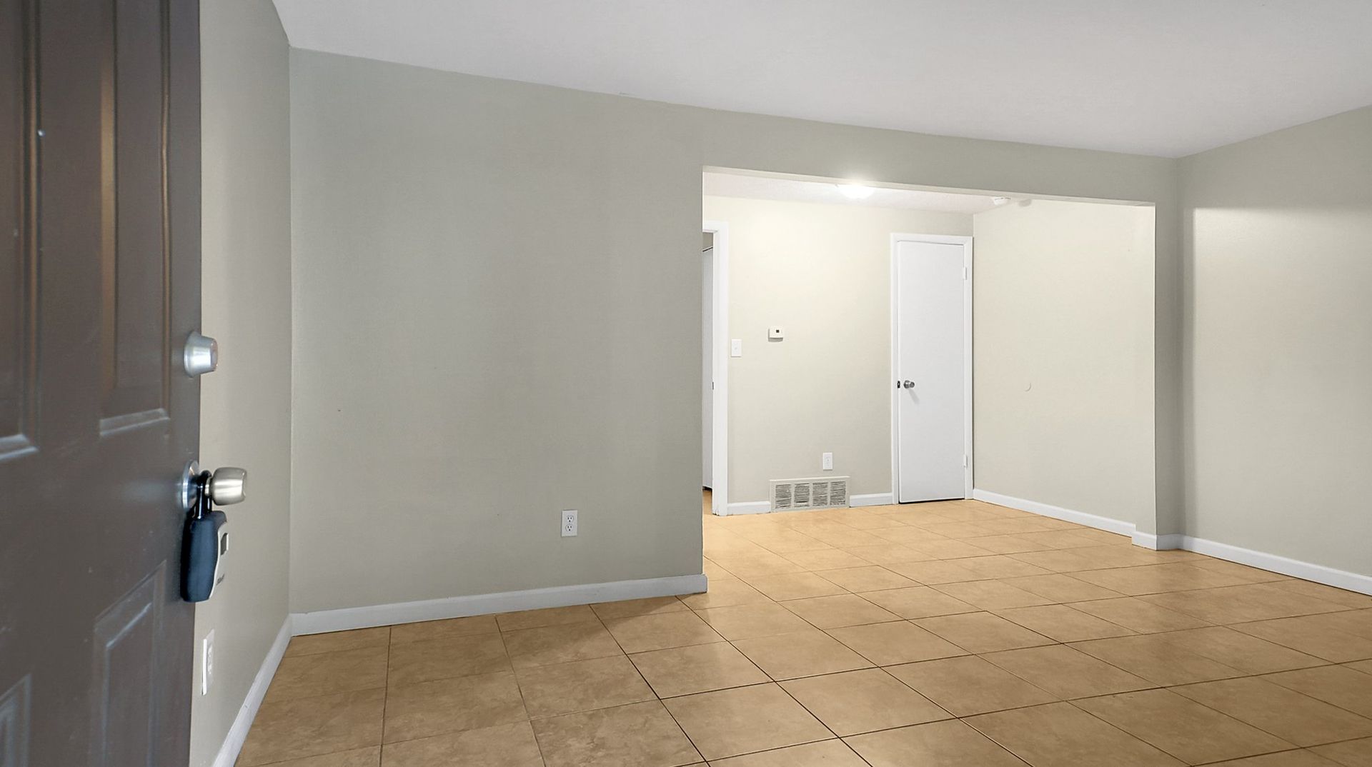 Columbus Apartment: 1870-1880 Dunbar Dr