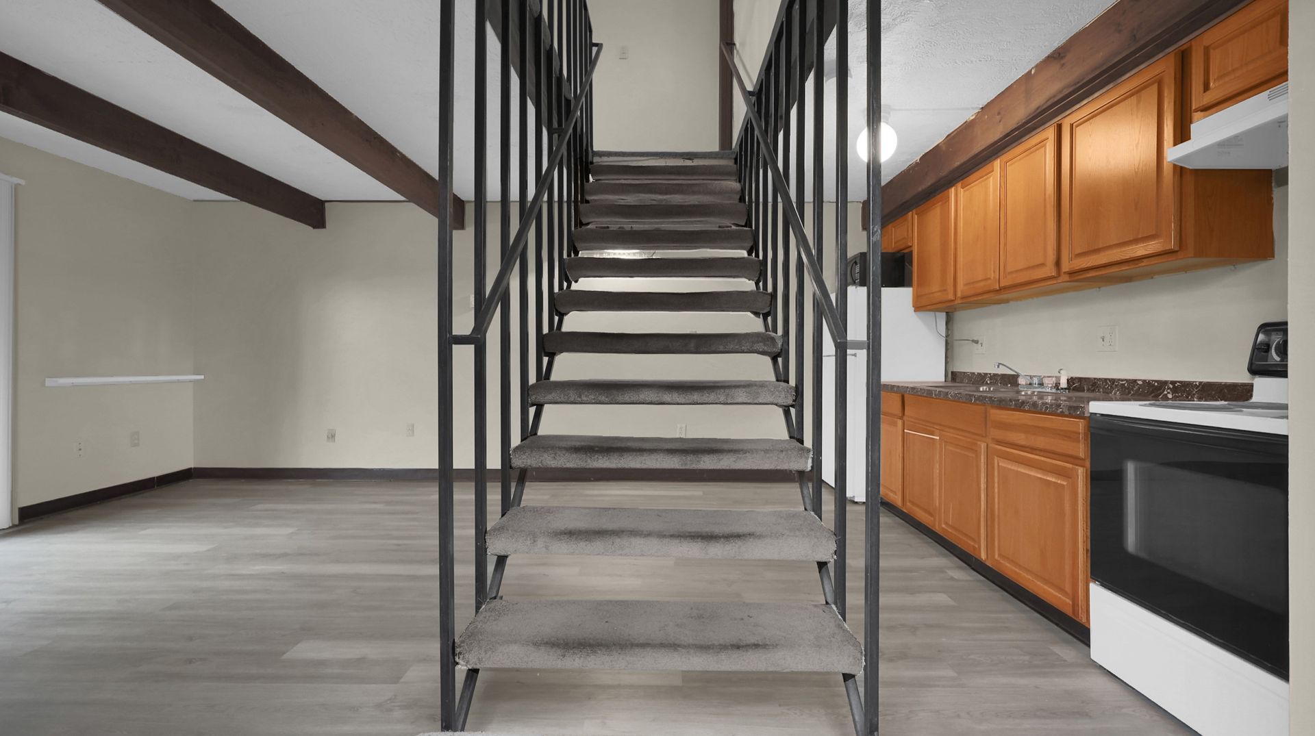 Columbus Apartment: 2483-2539 Courtright Rd