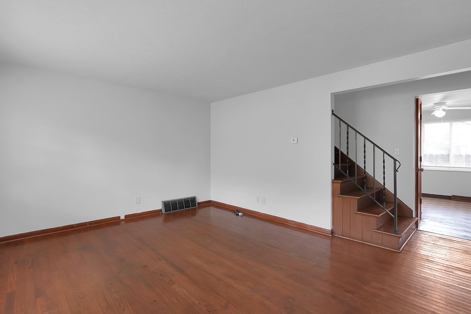 Columbus Apartment: 1699-5415 Lonsdale Rd