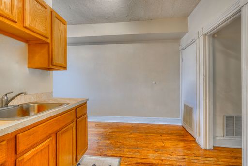 One Bed with ROOFTOP DECK ATTACHED AND PARKING – photo 1