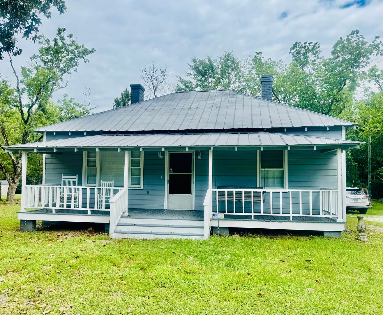 Columbia House: 916 North Brickyard Road