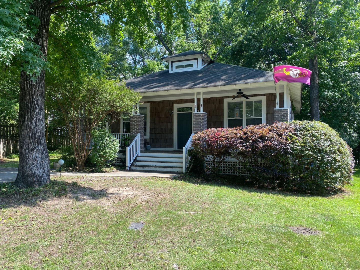 Columbia House: 35 Graymont Circle