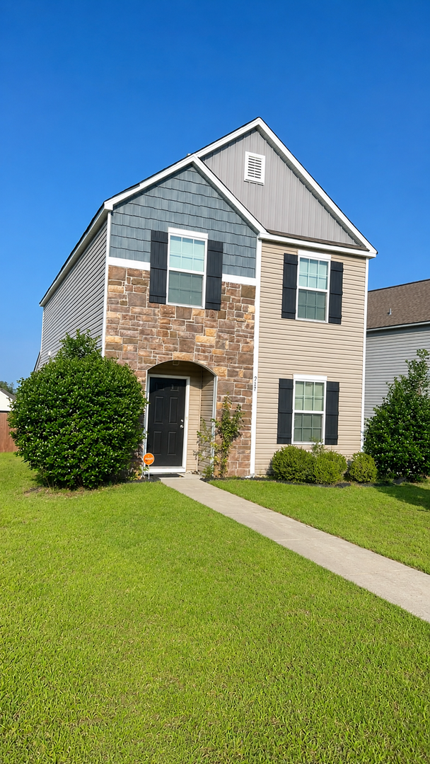 Columbia House: 917 Yarrow Lane