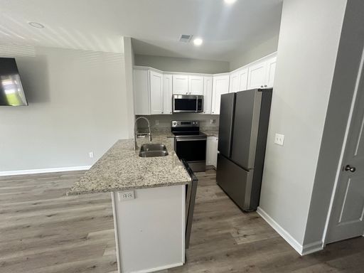 Listing photo thumbnail