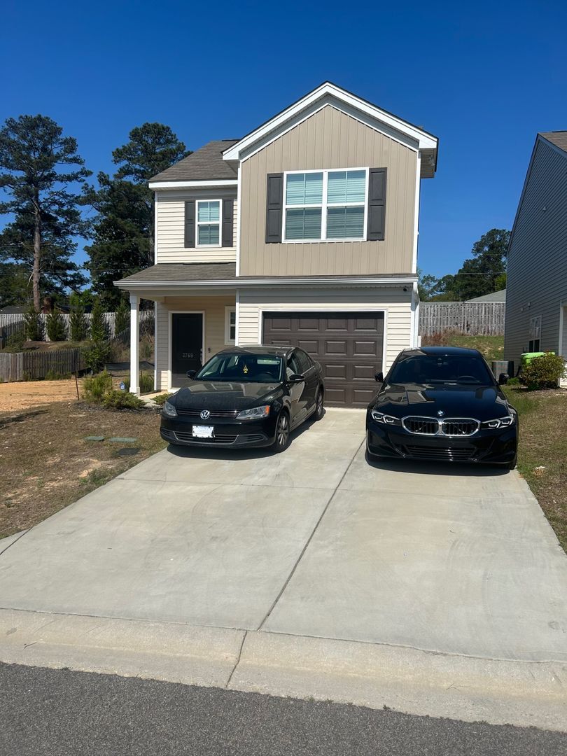 Columbia House: 2769 Prince Charles Court