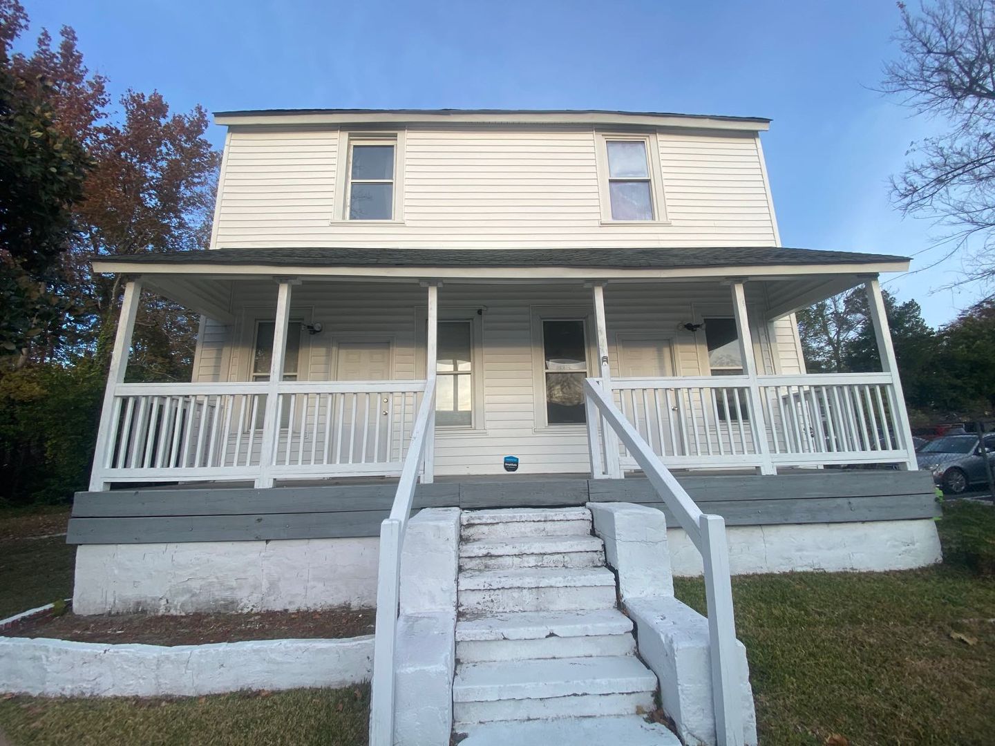 Columbia House: 100 South Evans Street