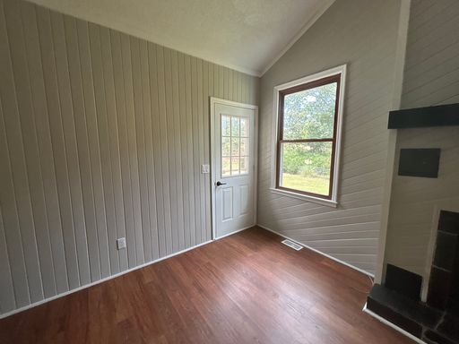 Listing photo thumbnail