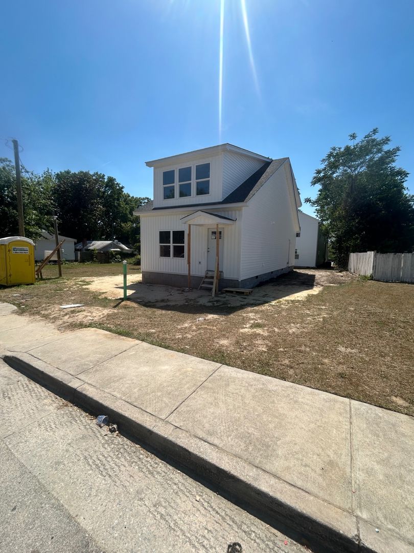 Columbia House: 1311 McDuffie Avenue