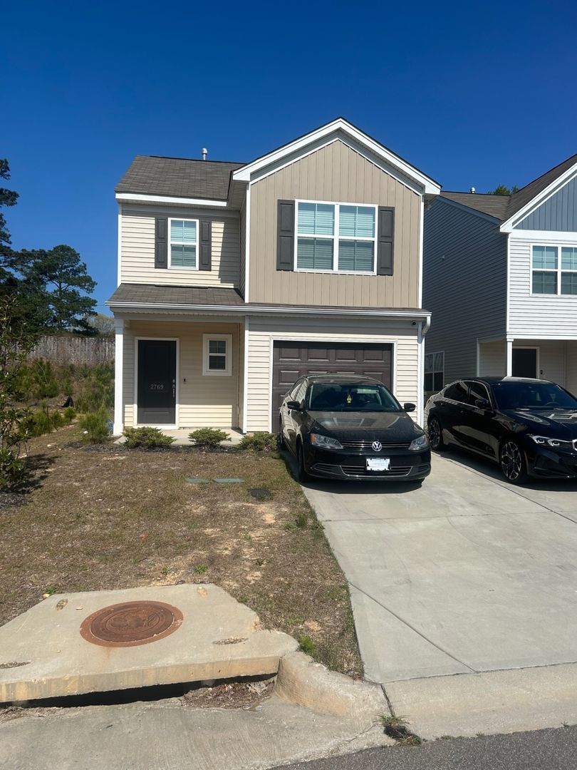 Columbia House: 2769 Prince Charles Court