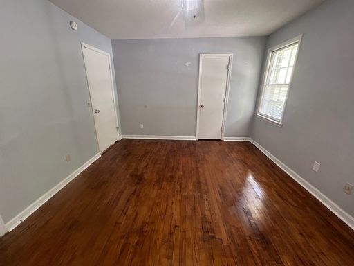 Listing photo thumbnail