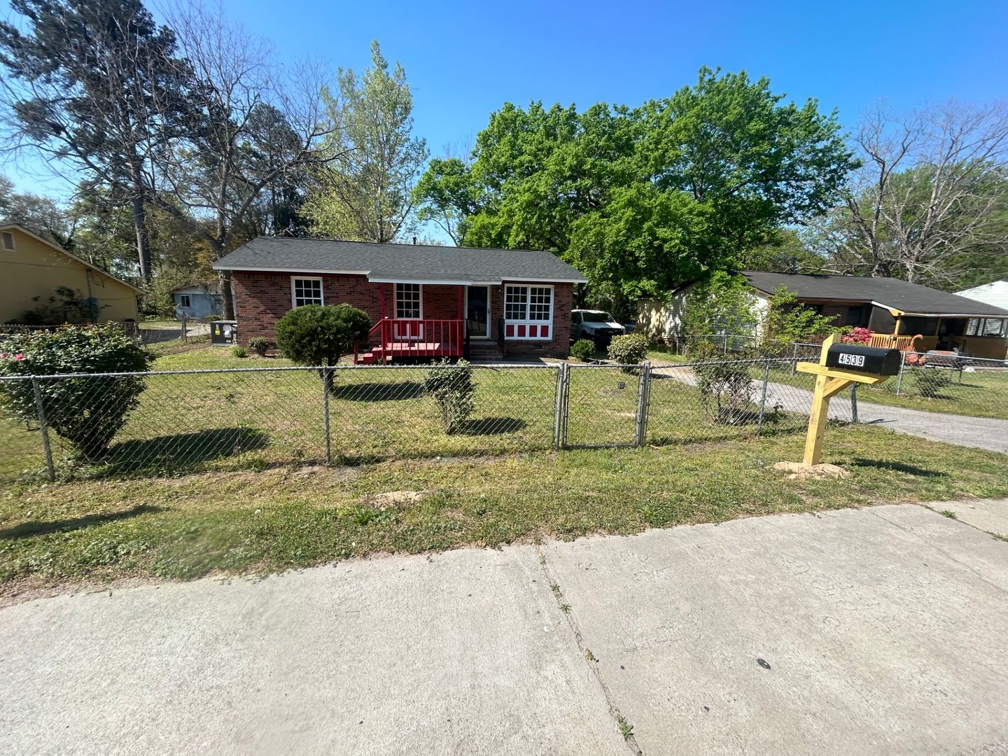 Columbia House: 4539 Bluff Road