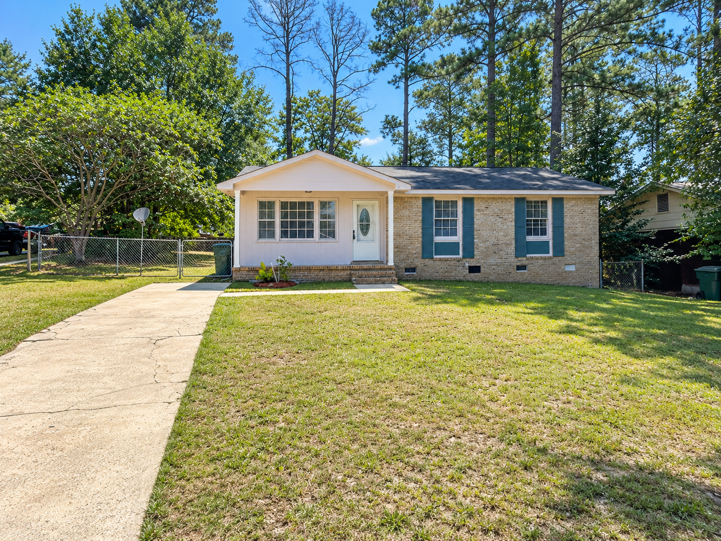 Columbia House: 3728 Baywater Drive