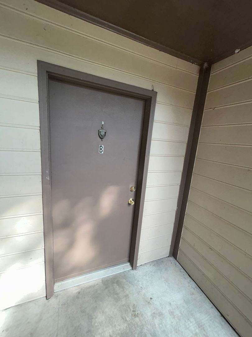 Columbia Apartment: 1718 Horseshoe Drive