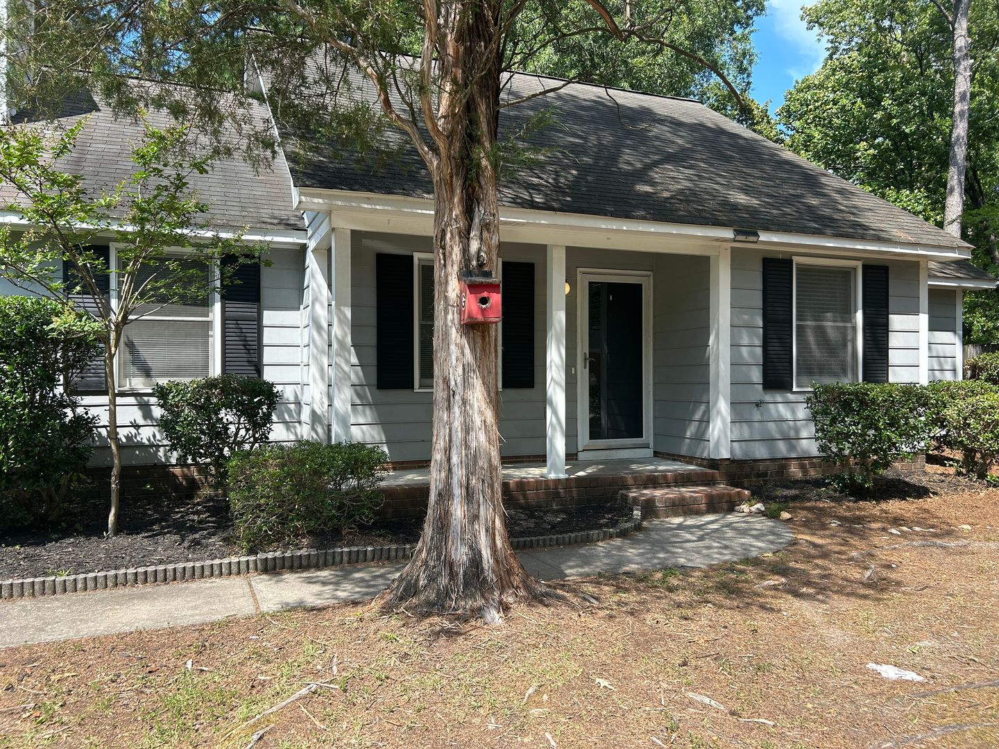 Columbia House: 19 Woodpond Court