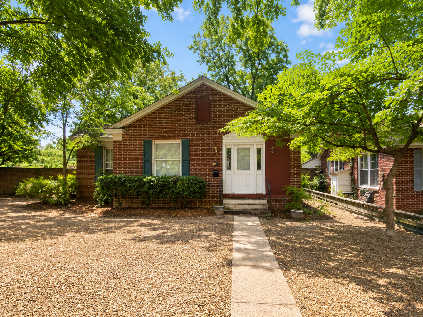 Columbia House: 424 South Holly Street