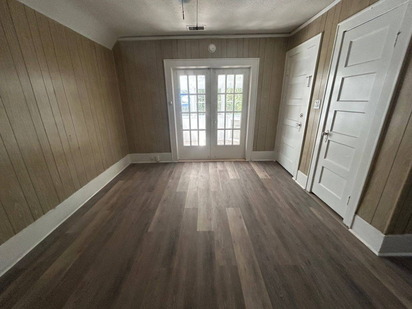 Columbia Apartment: 712 Brandon Ave.
