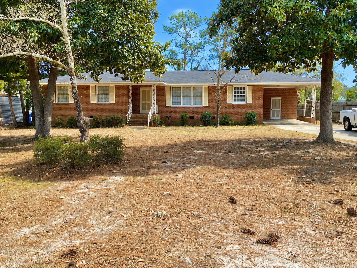 West Columbia House: 2221 Hook Lawn Dr
