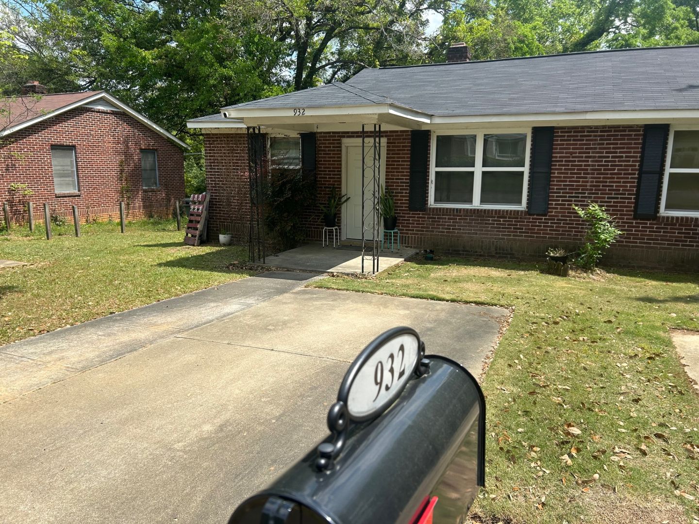 Columbia House: 932 Munsen Spring Drive