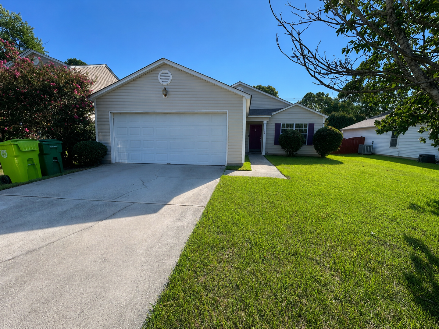 Columbia House: 318 Castle Ridge Drive